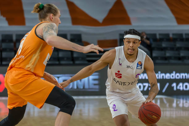 场国内足球 场国内足球